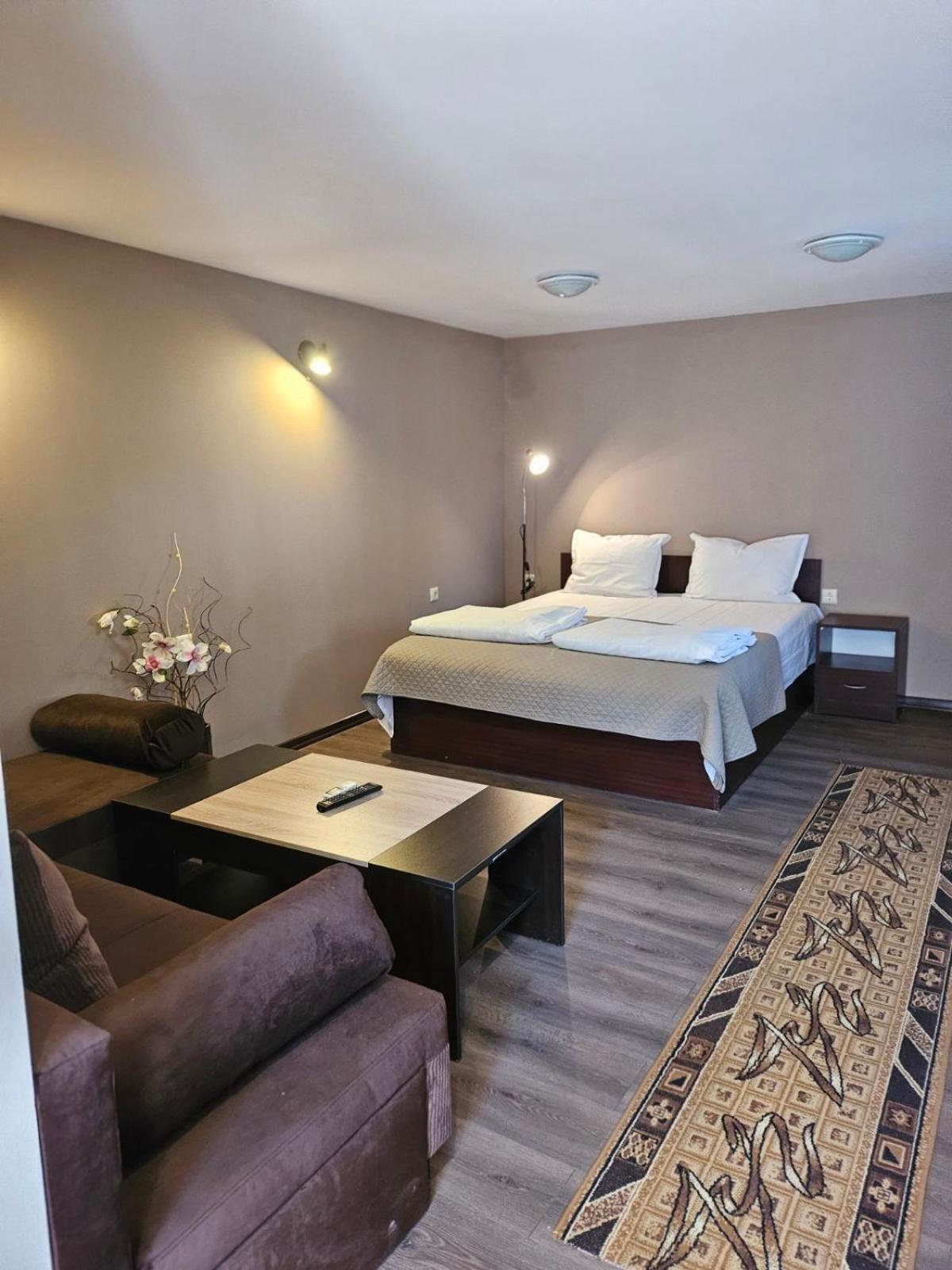 Orehite-Family Hotel ,Food & Pool Bozhichen Dış mekan fotoğraf