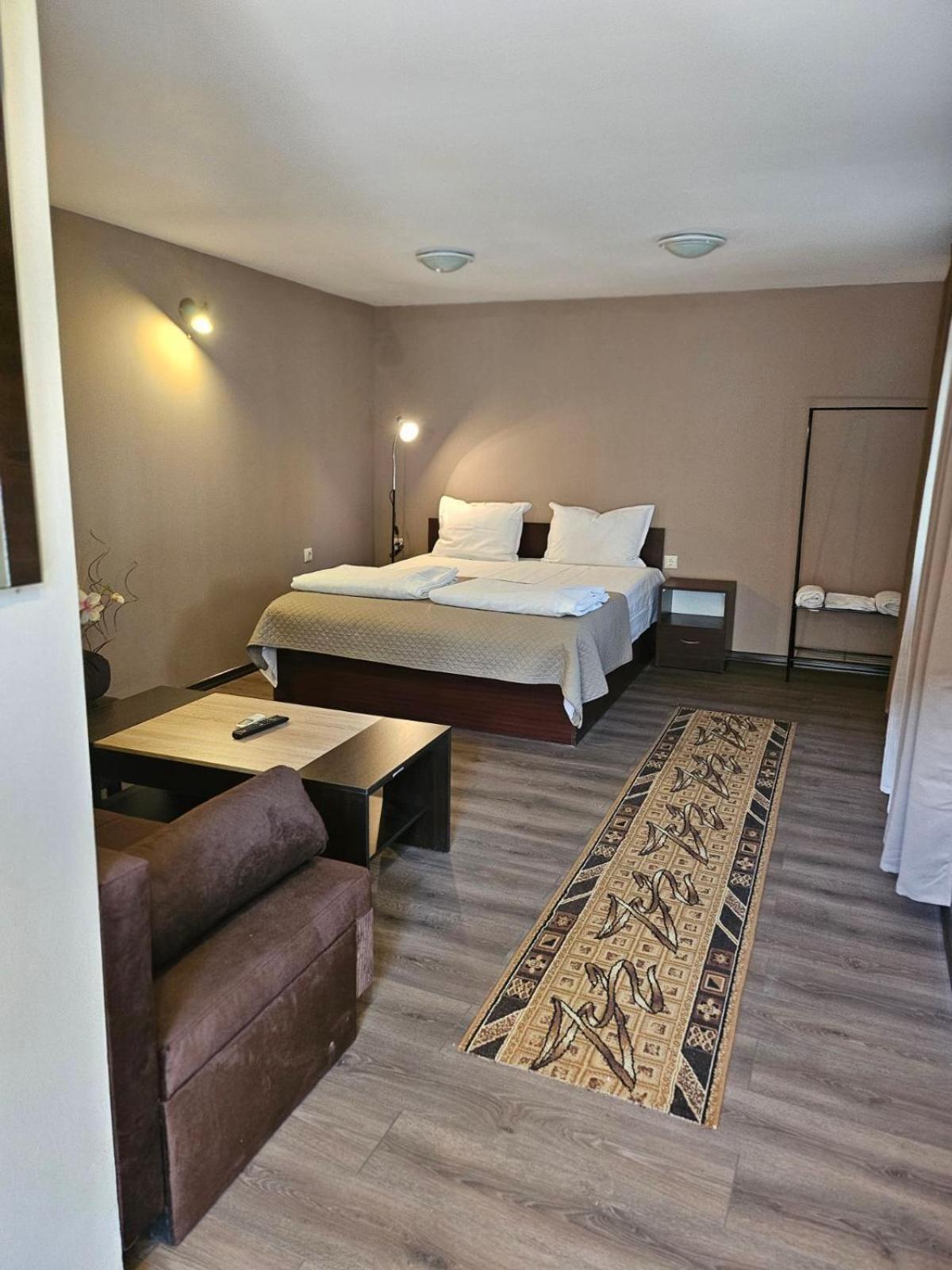 Orehite-Family Hotel ,Food & Pool Bozhichen Dış mekan fotoğraf