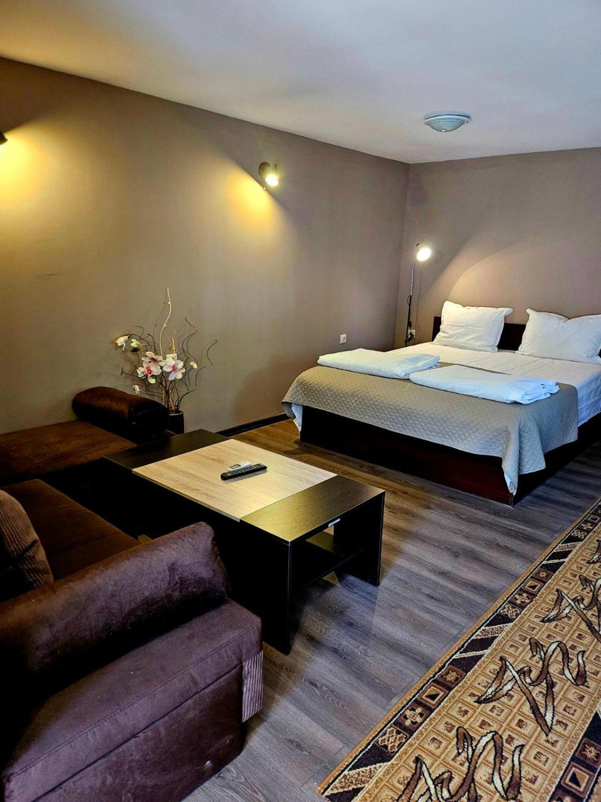 Orehite-Family Hotel ,Food & Pool Bozhichen Dış mekan fotoğraf