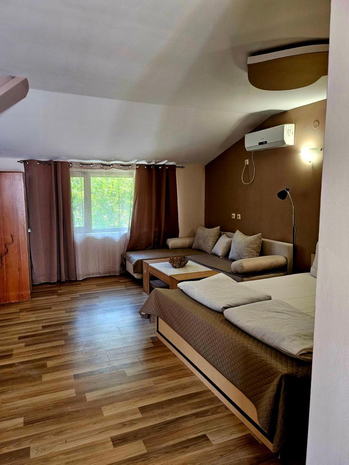Orehite-Family Hotel ,Food & Pool Bozhichen Dış mekan fotoğraf