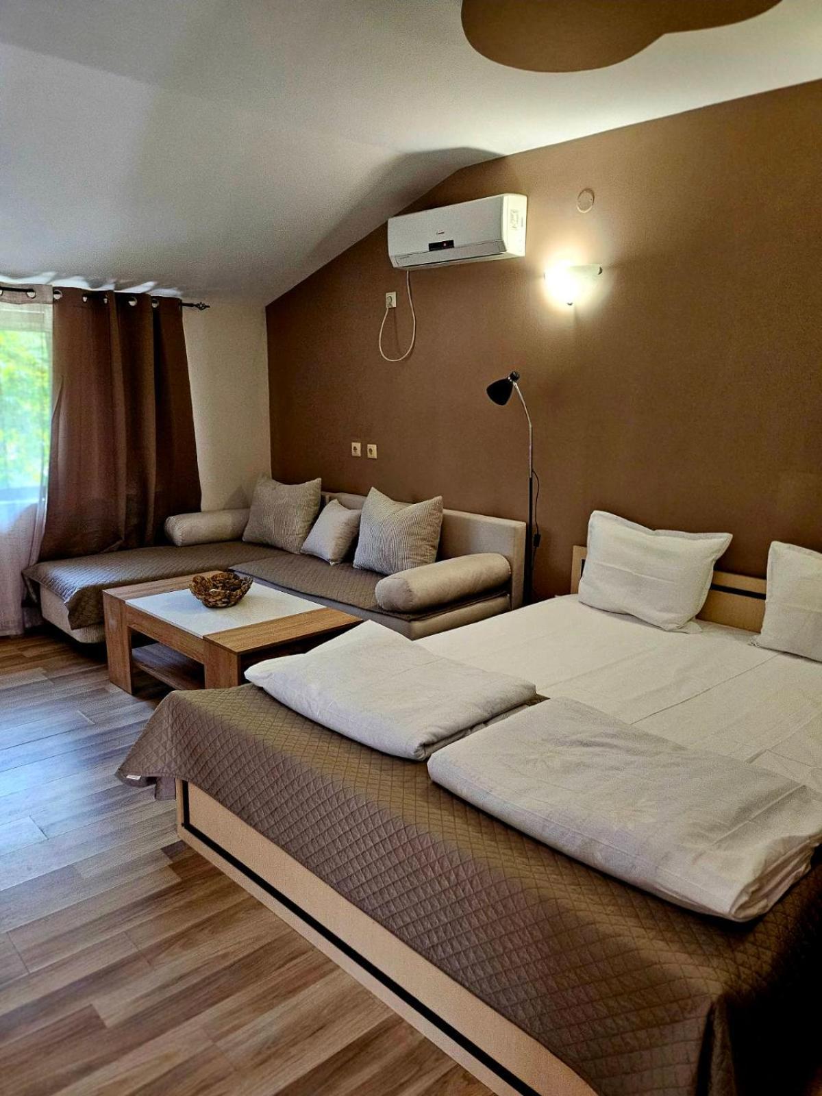 Orehite-Family Hotel ,Food & Pool Bozhichen Dış mekan fotoğraf